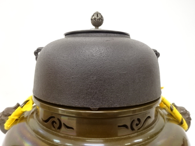  風炉師　般若勘渓　釜師　菊池政光造　唐銅　鬼面風炉(底瓦付)